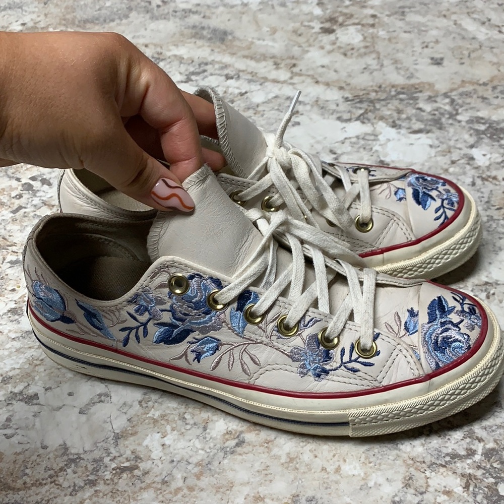 Nude blue floral converse
